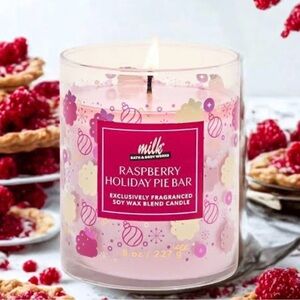 Bath & Body Works Raspberry Holiday Pie Candle - single wick